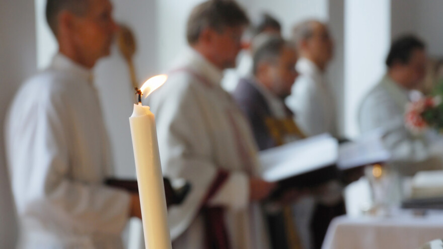 Svijećnica: Posvećena svijeća čuva od munje, leda i groma, ali i uroka