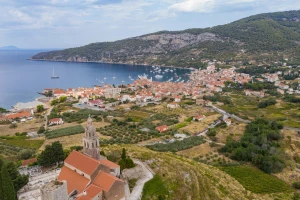 Gradonačelnica Komiže zatražila poništenje odluke o zabrani držanja domaćih životinja