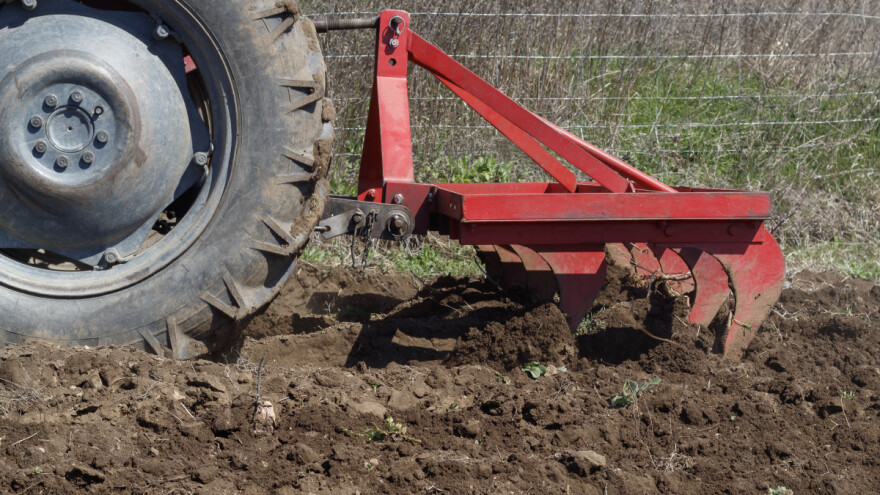Agromelioracija za popravak kiselih ili alkalnih zemljišta voćnjaka