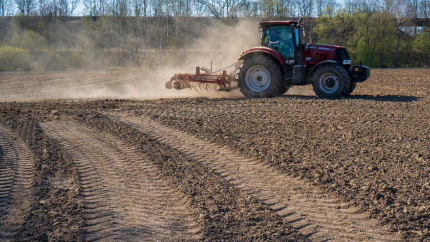 Vozaču traktora prijeti novčana kazna od dvije do devet tisuća eura