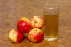 Kako deluje na organizam čaša vode sa dve kašike meda i jabukovog sirćeta?
