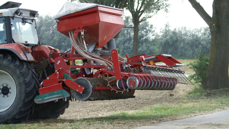 Vrste sijačica i načini sjetve pšenice - u trake ili omaške?