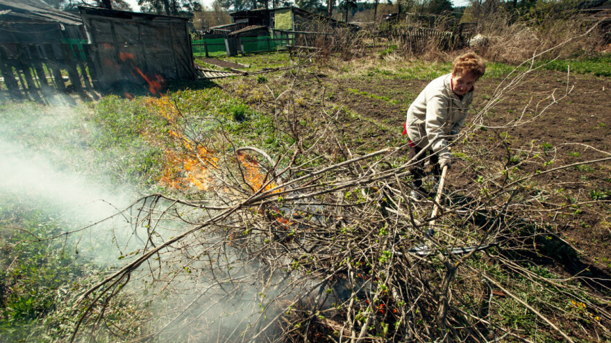 Kako pravilno spaliti korov i biljni otpad?