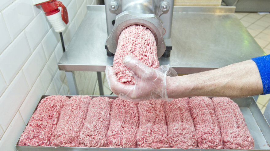 Ako kupac odabere komad mesa koji košta 80 kn/kg, kako samljeven može biti 32,99?