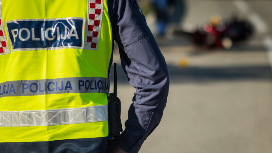 Maloljetnici teško ozlijeđeni, pregazio ih traktor nakon što su se na motoru sudarili s njim