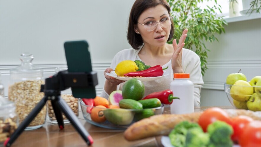 U kojoj meri mediji utiču na razvoj prehrambenih navika?