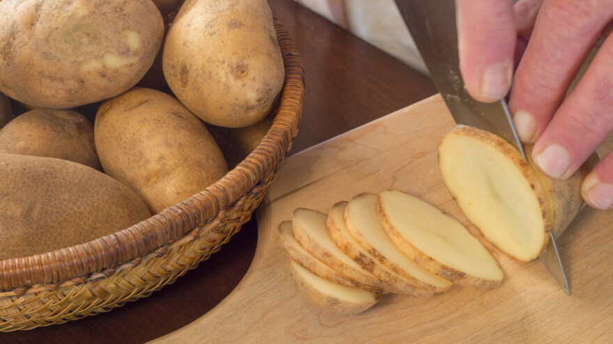Može li se jesti sirovi krompir? Za šta sve služi?