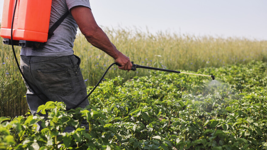 S otrovom poprskao susjedove poljoprivredne kulture - zaradio kaznenu prijavu