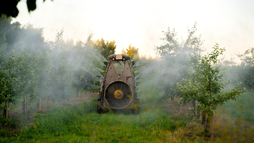 Macron se zalaže za ukidanje pesticida: Farmeri će biti konkurentni uz nekoliko uvjeta