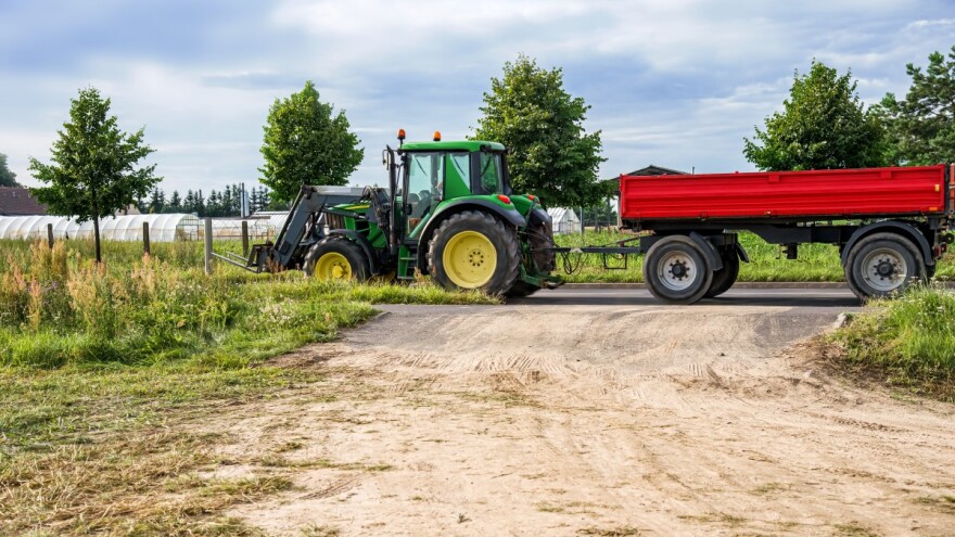 Vozili se traktorom kroz selo i remetili javni red i mir - policija objavila detalje