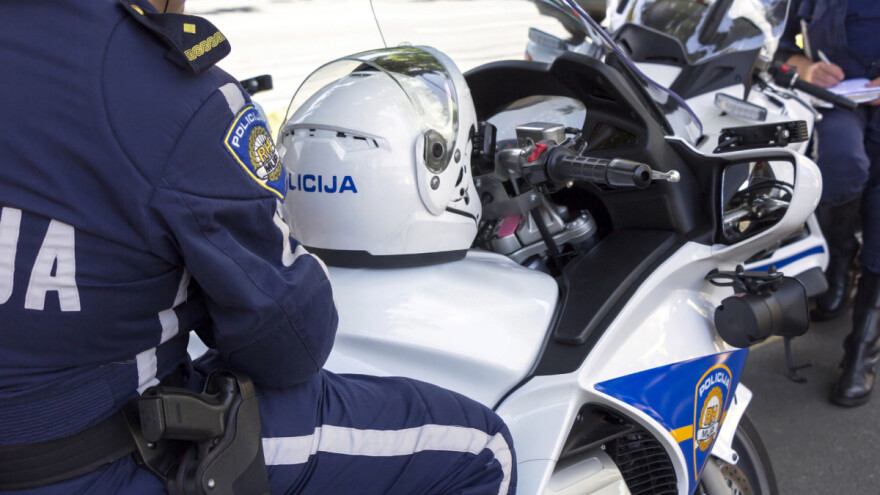 Neopisiva tragedija, dvogodišnje dijete izgubilo život pod kotačima traktora