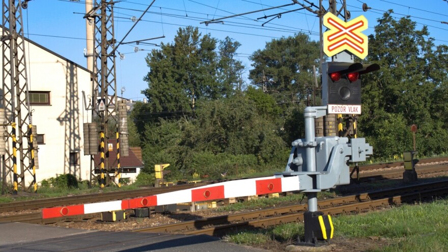 Pod uticajem alkohola traktorom udario u spušteni polubranik