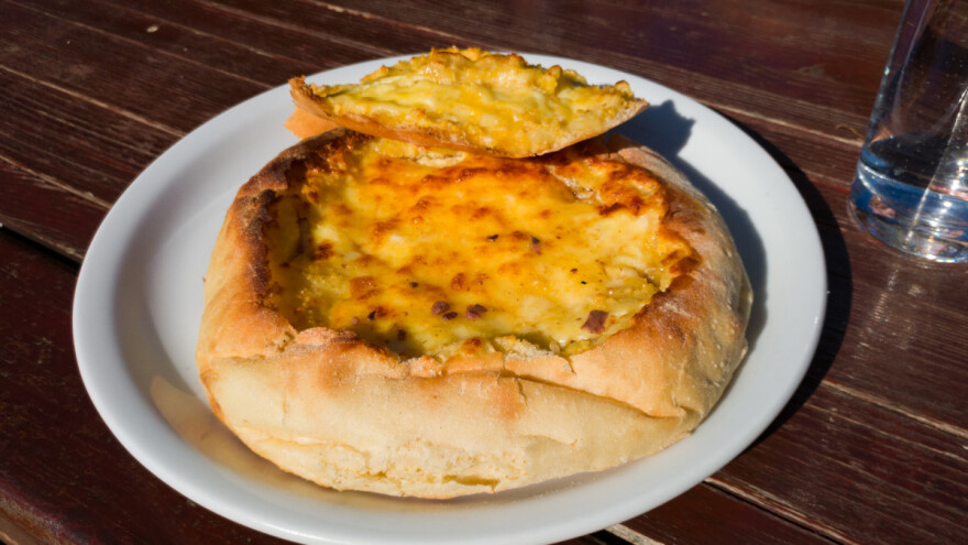 Najpopularnije jelo iz Srbije pasulj, najbolje rangirana komplet lepinja