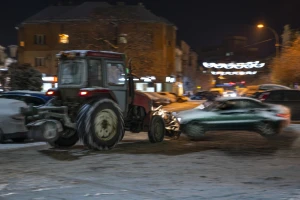 Jedna osoba teško povrijeđena u sudaru traktora i automobila