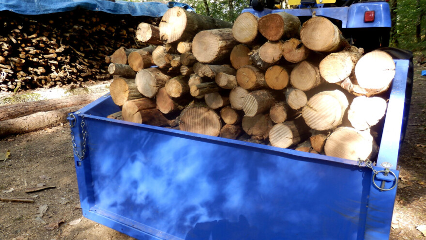 Traktorist završio pod kotačima - stražnji prešao preko njega