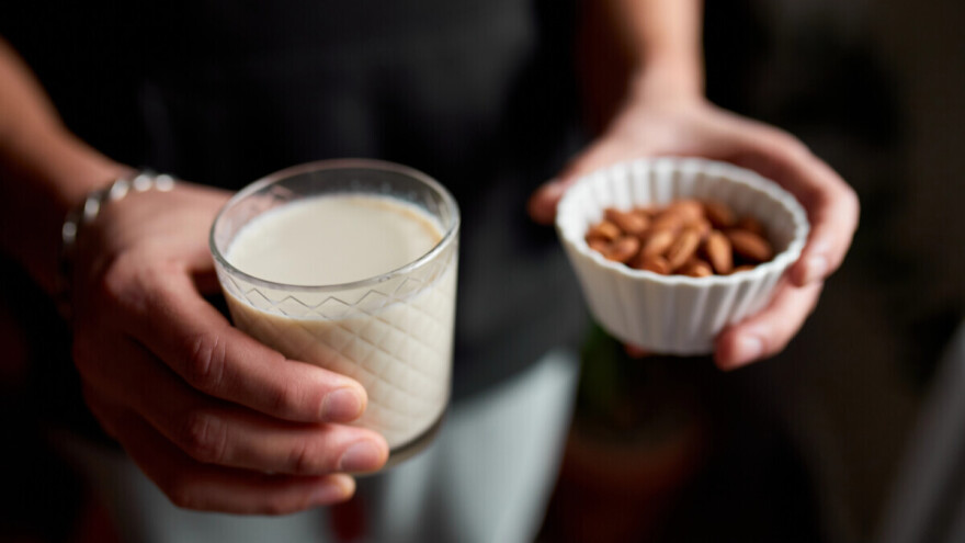 Jesu li biljni napitci zdravija opcija od kravljeg mlijeka?