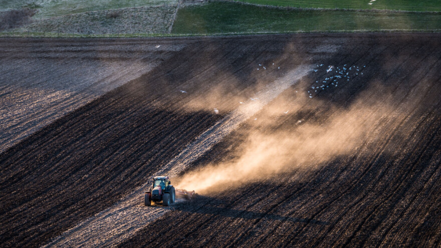 EU za dlaku izbjegla recesiju, inflacija slabi, EK i dalje zabrinuta