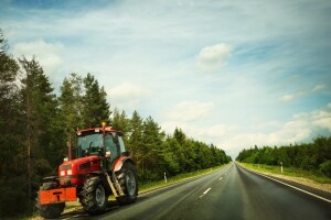 U Njemačkoj kupio traktor pa se na njemu dovezao do Korenice!