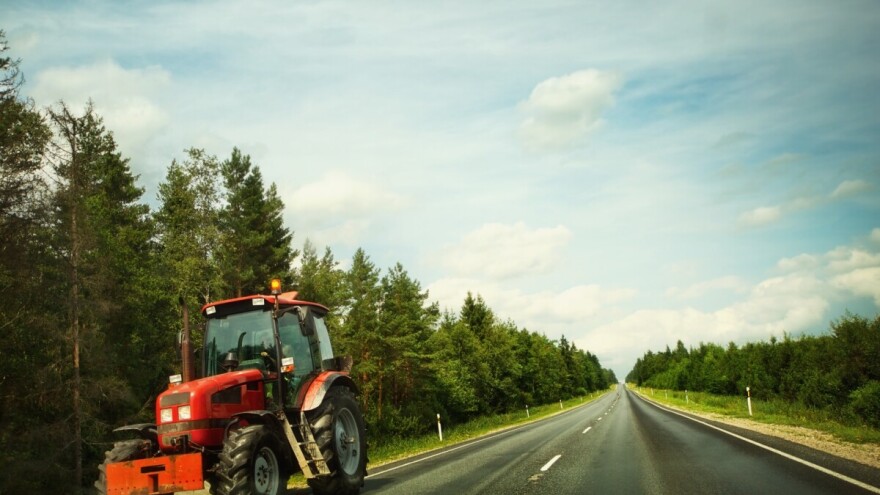 U Njemačkoj kupio traktor pa se na njemu dovezao do Korenice!