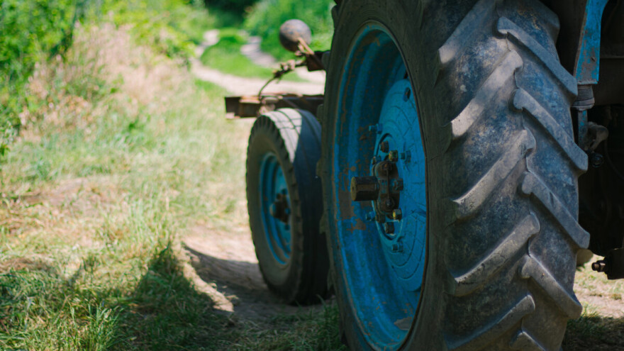 65-godišnjak smrtno stradao tijekom rušenja stabla, 83-godišnjak ozlijeđen u prevrtanju traktora
