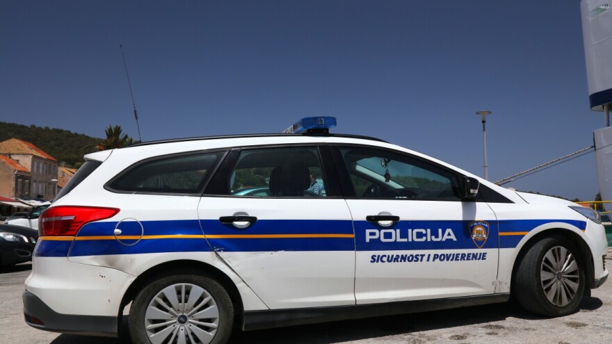 Pri pretjecanju traktora teže ozlijeđena maloljetna vozačica motocikla