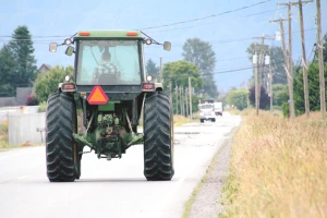 Kako traktoristi da budu bezbedni u saobraćaju? Evo 12 saveta