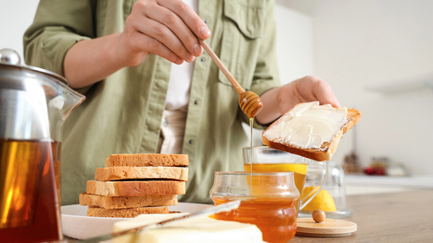 Je li bitno s kakvom žlicom jedemo med?