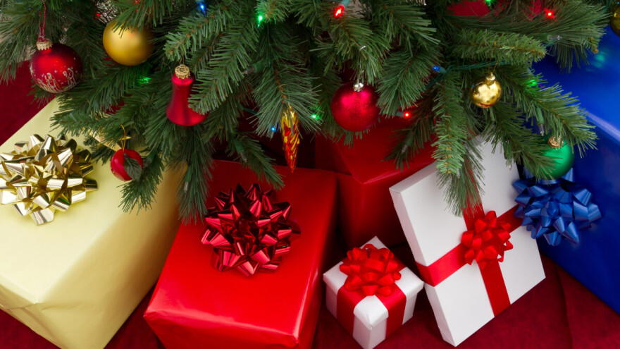 Otkud pokloni ispod jelke?