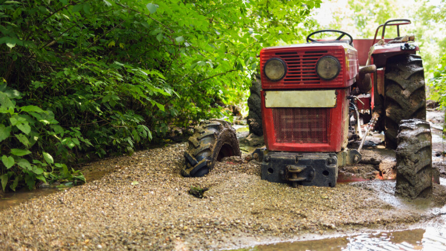 Ukrao traktor i htio se provozati pa završio u koritu Stare Drave