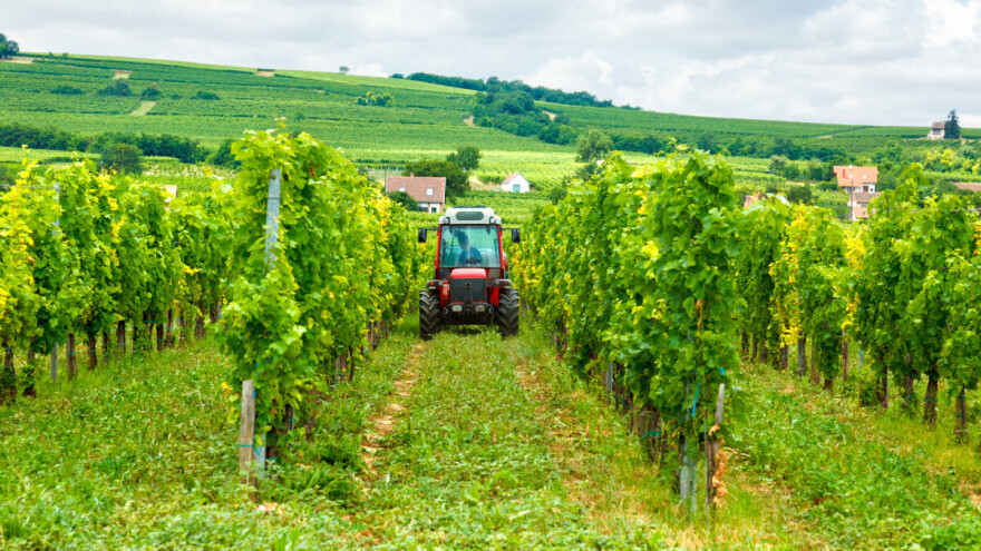 83-godišnjak smrtno stradao - pao s traktora, stroj ga pregazio