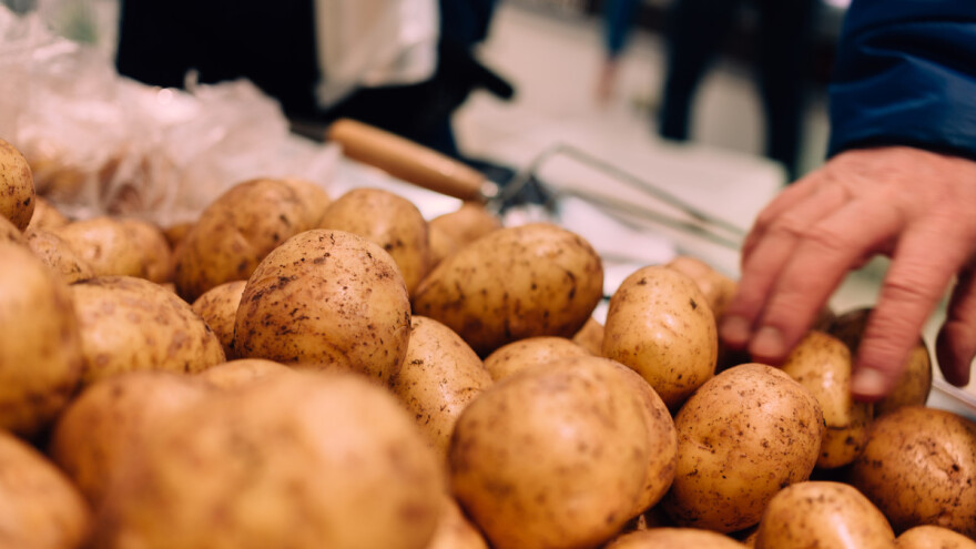 Zašto domaći krompir košta isto kao narandže, mandarine ili kivi?