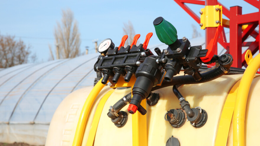 Kako pravilno očistiti poljoprivredne prskalice prije zimskog spremanja?