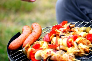 Pada potrošnja mesa u zemlji kobasica i šnicli - pojedu 150 gr dnevno