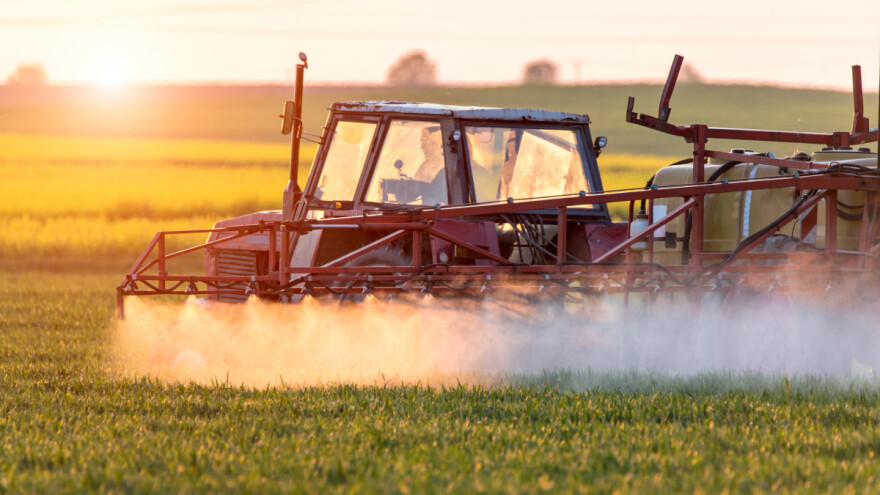 Favoriziraju interese industrije pesticida - za što još PAN Europe proziva EFSA-u?