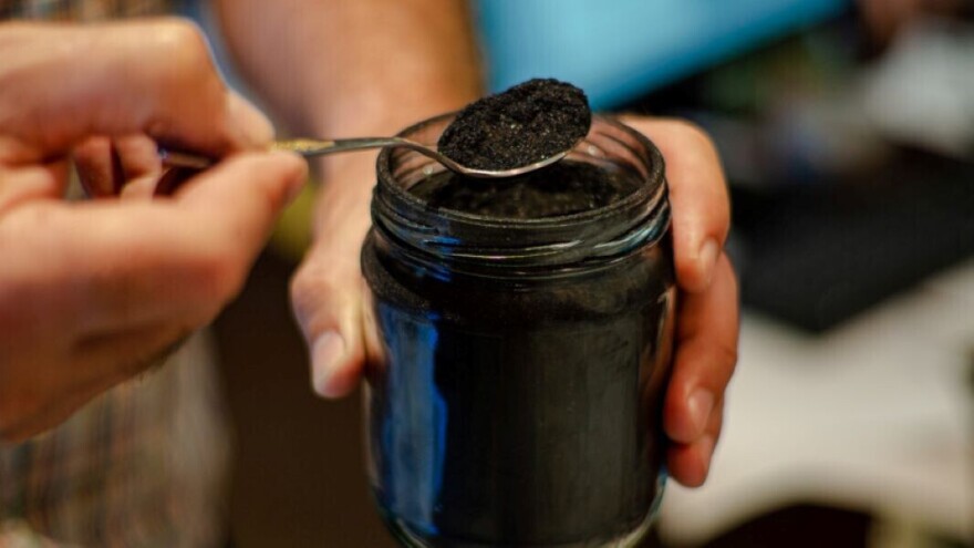 Aktivni ugalj uklanja pesticide sa prehrambenih proizvoda?