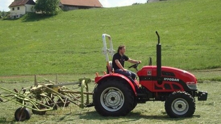 Traktor Impodan DF 404