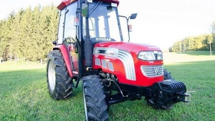 Traktor Impodan DF 704