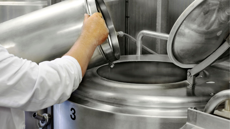 U BiH uništeno više od 105.000 litara mleka i 16.000 kg stočne hrane