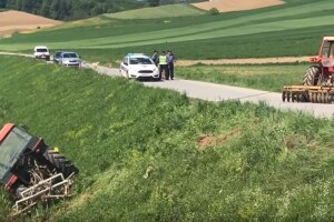 Dječak (11) vozio traktor i sletio s ceste!