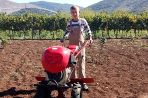 Ratar, voćar, vinogradar sa samo 12 godina