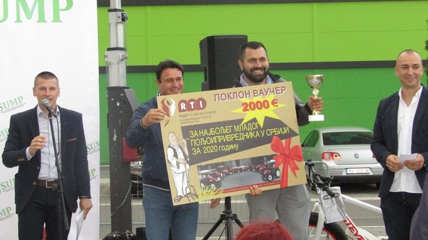 Poljoprivrednik budućnosti proizvodi hranu za stoku, a od mesa kobasice i kulen