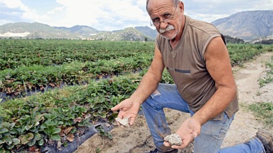 Sol polako prodire u dolinu Neretve i polja pretvara u slanu pustinju