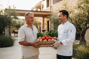 Domaće voće i povrće za strane goste!