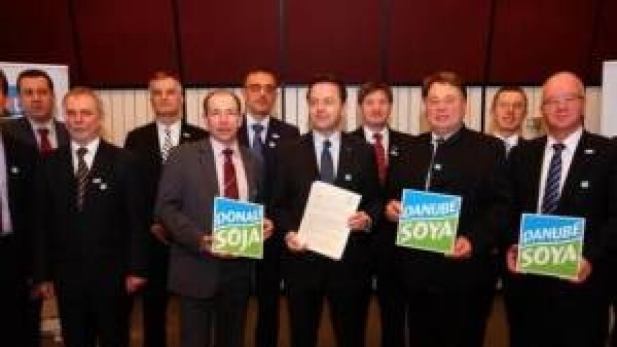 Donau soja za sada samo traži novce