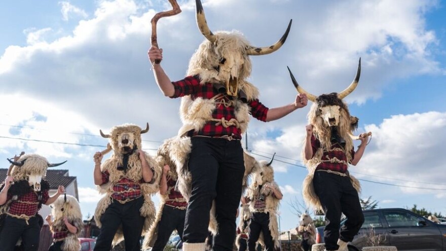 U feudalizmu čuvali stoku od zvijeri, danas su Dondolaši čuvari tradicije i veliki humanitarci