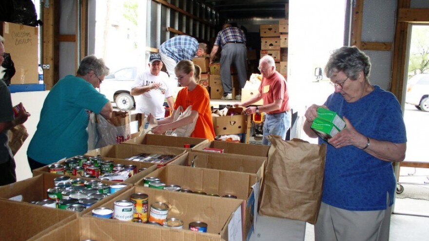 Višak hrane dati siromašnima!