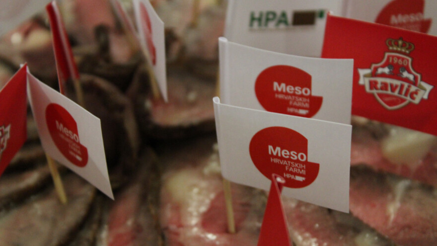Plava i crvena oznaka Meso hrvatskih farmi od sada i na mesnim proizvodima