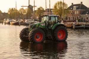 Došlo vrijeme kad i traktori mogu voziti po vodi!
