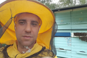 Dražan Jurišić seli pčele od Jarmine do Kostajnice i pravi med od kakaa