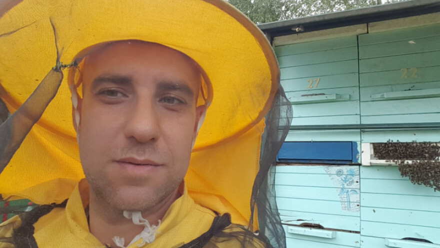 Dražan Jurišić seli pčele od Jarmine do Kostajnice i pravi med od kakaa